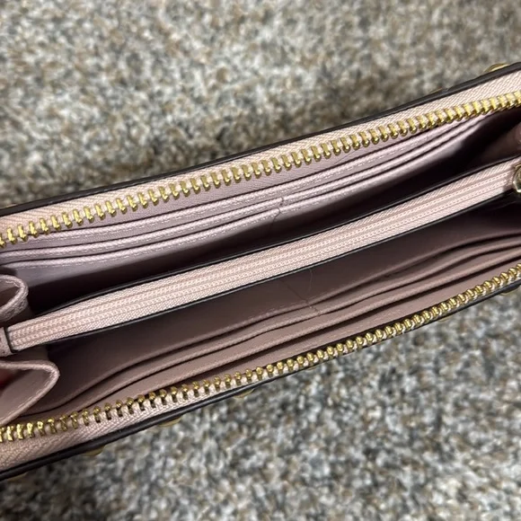 Michael Kors’s wallet - Picture 3 of 3